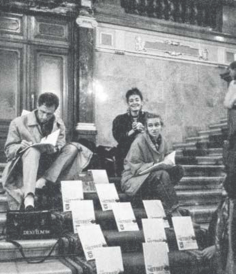 Image 5. Yuriy Izdryk, Anna Kirpan, Maria Mykytsei at the presenta- tion of the first (third) official Thursday at the Lviv Opera, 1992, ViViH- 92 festival. Photo by Denis Ovchar.