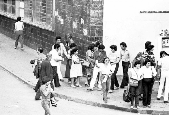 Abajo: Luz Elena Castro, Mujeres carteristas, Medellín (1979)