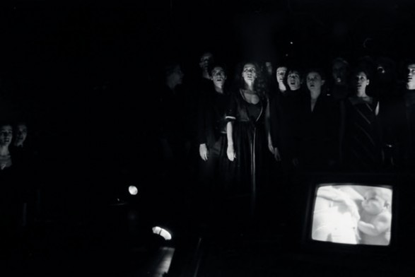 Electra. Coproducción de la Escuela Nacional de Arte Dramático (ENAD; Bogotá, Colombia) y la Nordisk Teaterskole de Arhus (Dinamarca). Dirección: Sandro Romero Rey. Fotos: Karen Lamassonne. (1993).