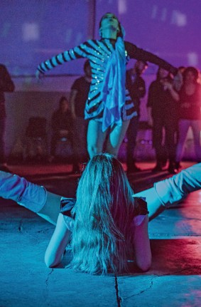 Imagen 7. Bailarina Claudia Ubetta. Fotografía: Luis María Barranco. en la Ciudad de México, Museo del Chopo, UNAM.