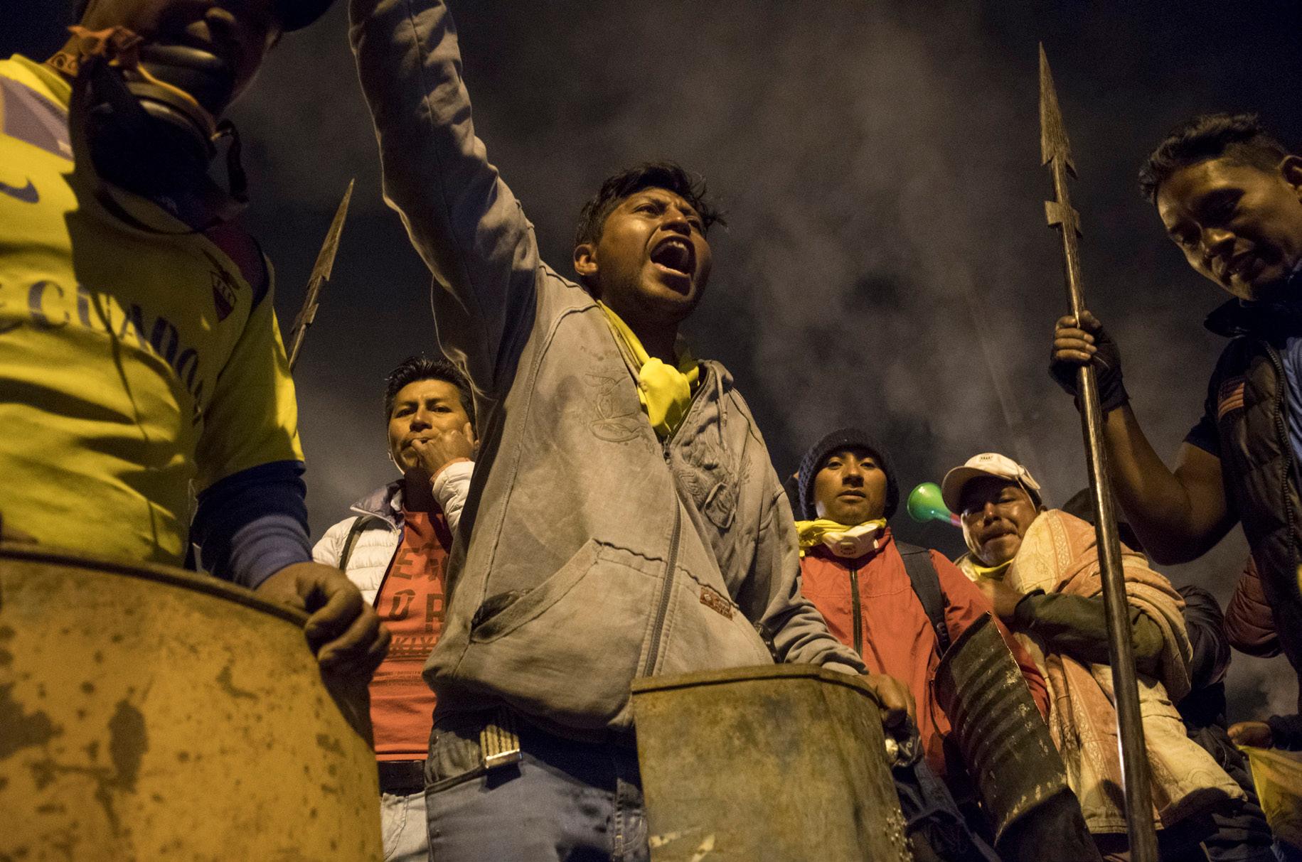 Imagen 6 “Santiago Fernández”, “Jonatan Rosas”, “Jota Reyes”, “Cristina Vega Rhor”, (El arribo): Fotogramas del documentalOctubre: los encuadres de una protesta. (2021, 86 min.)