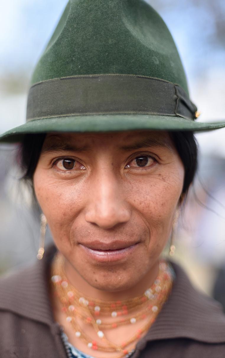 Imagen 15. “Santiago de la Torre”, “Paola Paredes”, (Retratos): Fotogramas del documental Octubre: los encuadres de una protesta. (2021, 86 min.)