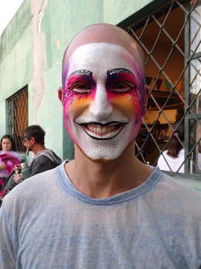 Pablo Riet, integrante de la Murga La Gran Muñeca. Carnaval de Montevideo. Febrero 21 de 2023. Foto: Marcos González Perez.